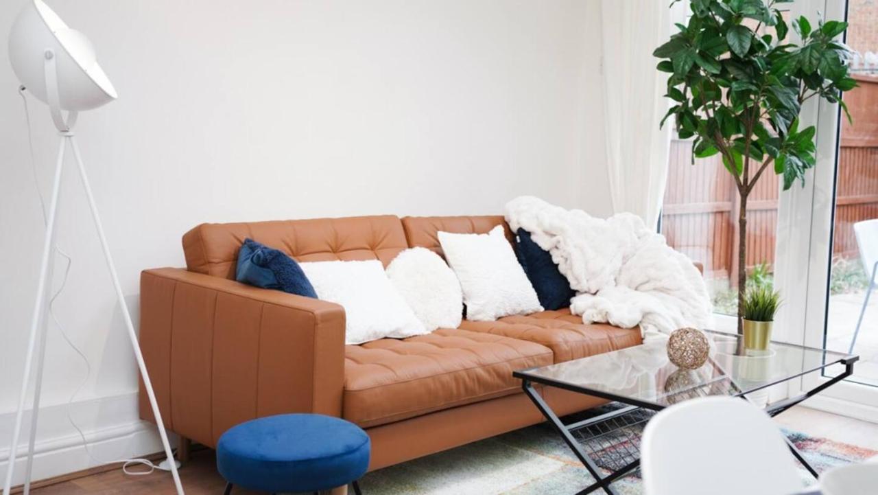 Spacious Family Home With Games Room & Garden 런던 외부 사진